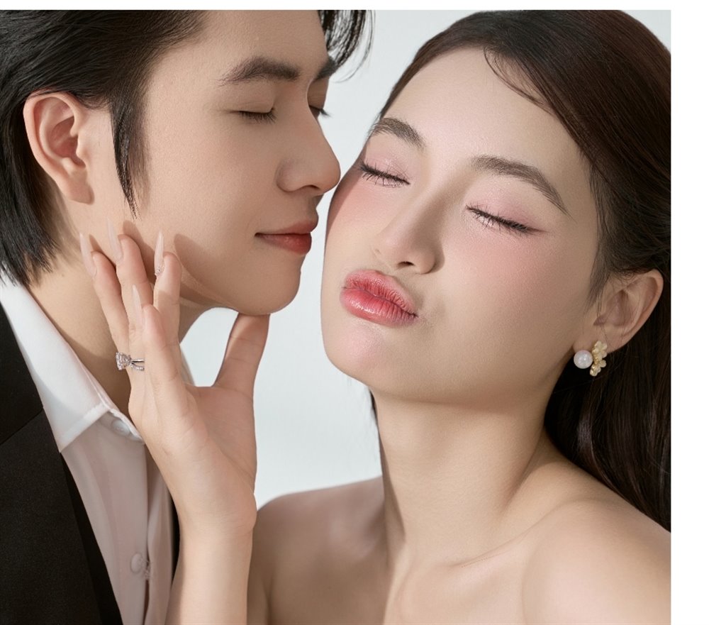Ảnh cưới studio tông trắng