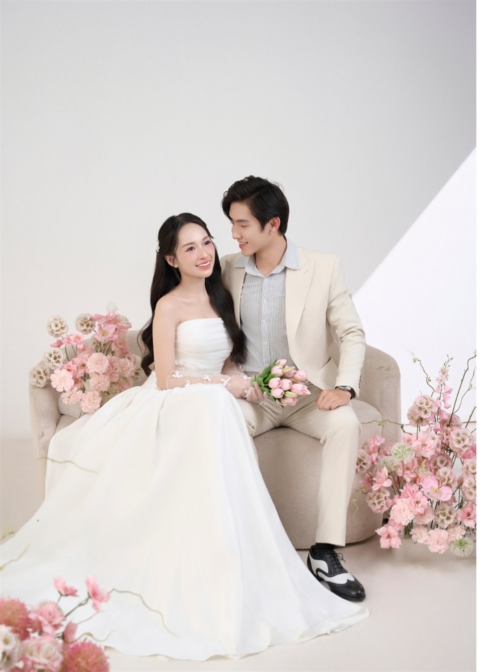 Ảnh cưới phim trường hoa hồng
