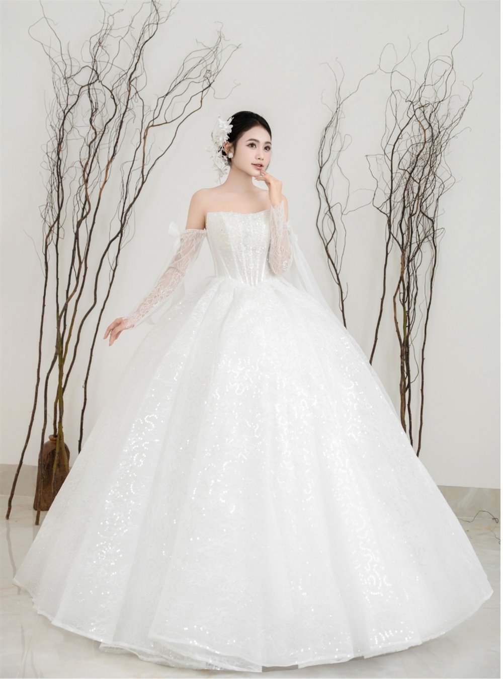 Váy cưới bồng xoè